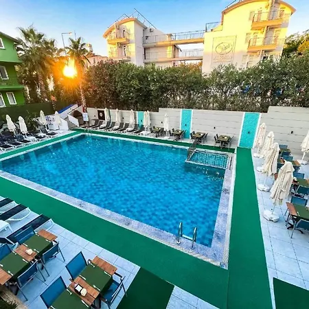 Otel Alessia & 3*